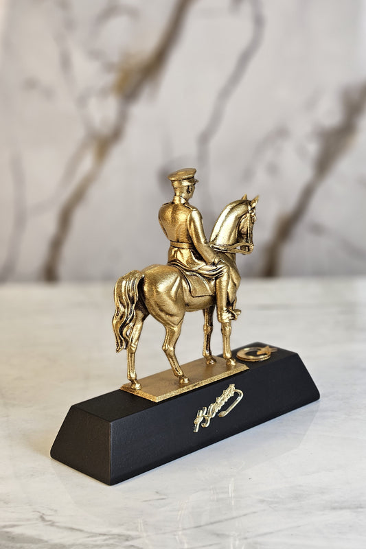 Atatürk Zafer Anıtı At Üstünde Gold